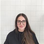 Estudiante de magisterio en la Universidad Rey Juan Carlos. Vocación por la enseñanza y los niños, paciente y cariñosa.